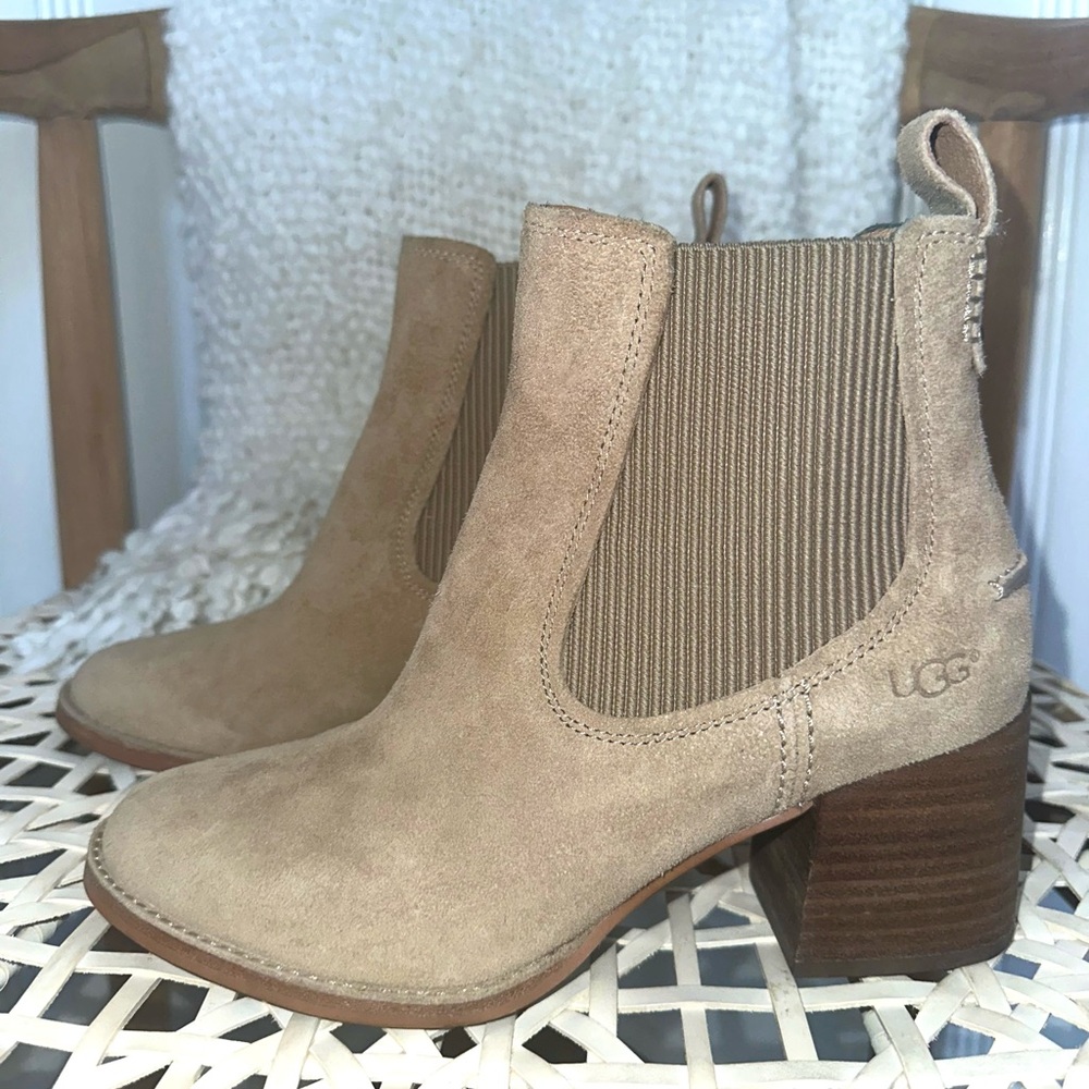 UGG Faye Tideline Suede Chelsea Boot Size 8 Women’s